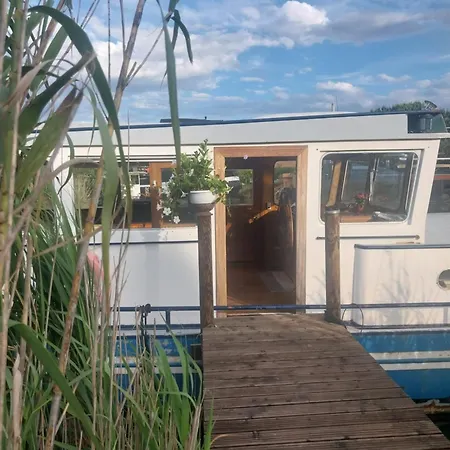 Nuit Insolite Dans Une Peniche Hollandaise * Эг-Морт