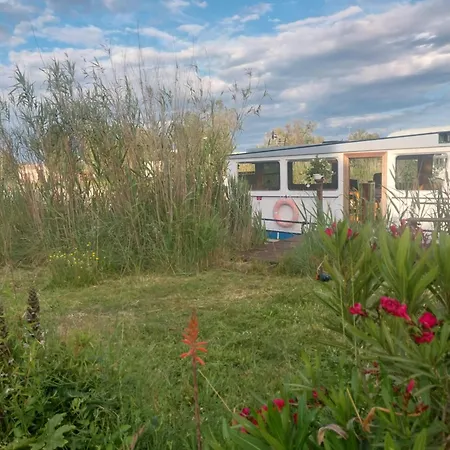 Nuit Insolite Dans Une Peniche Hollandaise Ботель Эг-Морт