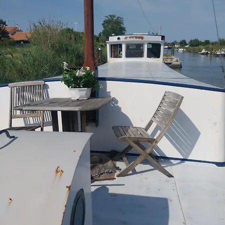 Ботель Nuit Insolite Dans Une Peniche Hollandaise Эг-Морт